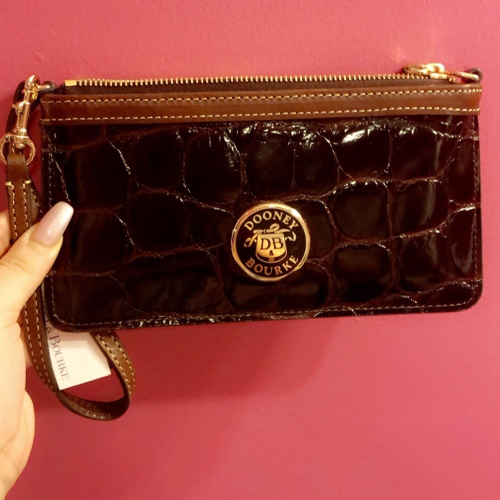 Dooney & Bourke wristlet